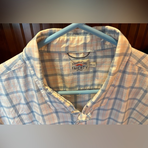 Faherty Men's button front casual shirt. Sharp blue/red plaid w/logo.Retail $148 - Picture 6 of 7